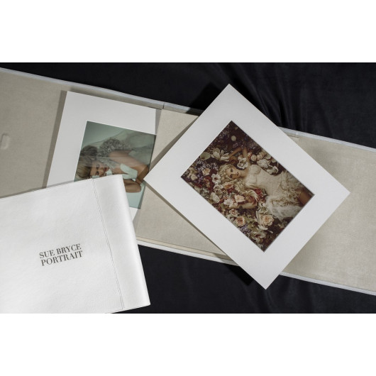 Livre photo avec papier grain sur passe partout et couverture cuir