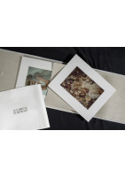 Fotobuch mit gekörntem Papier, einem Passepartout und einem Ledereinband