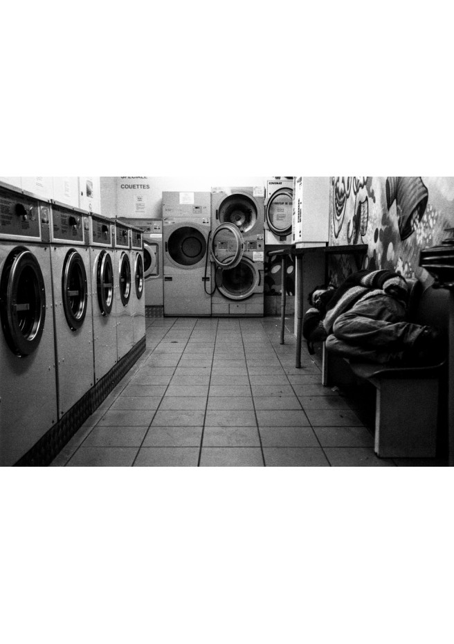 Les machines à laver et l'homme qui dort