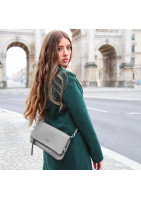 Sac pochette pliable, en cuir fin avec bandoulière et nombreuses poches zippées