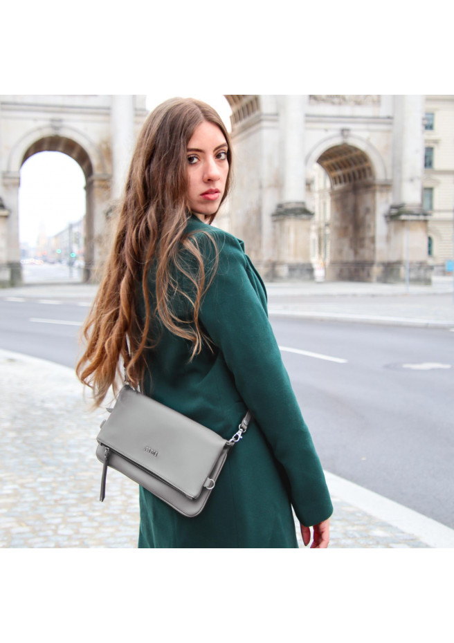 Sac pochette pliable, en cuir fin avec bandoulière et nombreuses poches zippées