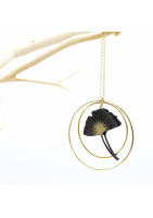 Collier sautoir avec feuille de ginko et créoles dorées doubles