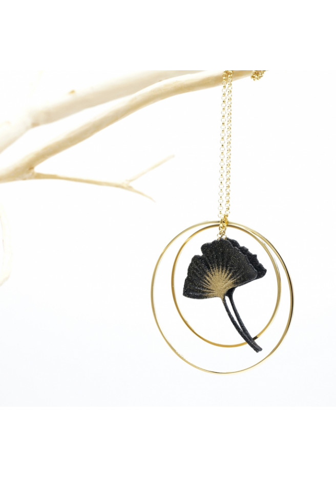 Collier sautoir avec feuille de ginko et créoles dorées doubles