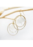 Collier sautoir avec feuille de ginko et créoles dorées doubles