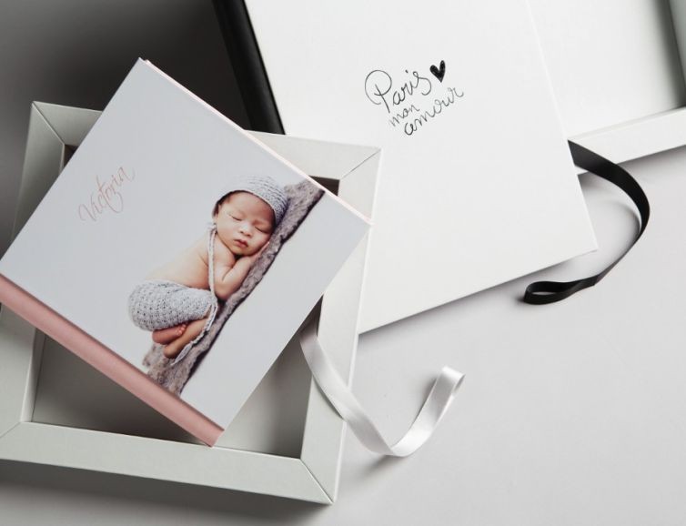 Livre photos avec coffret et verre minéral de présentation