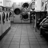 Les machines &agrave; laver et l&rsquo;homme qui dort
