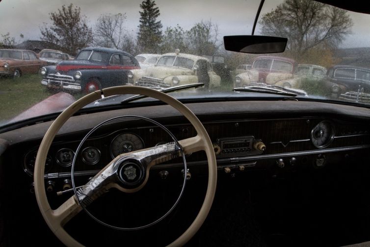 Volant blanc / GAZ 13 « Tchaïka »