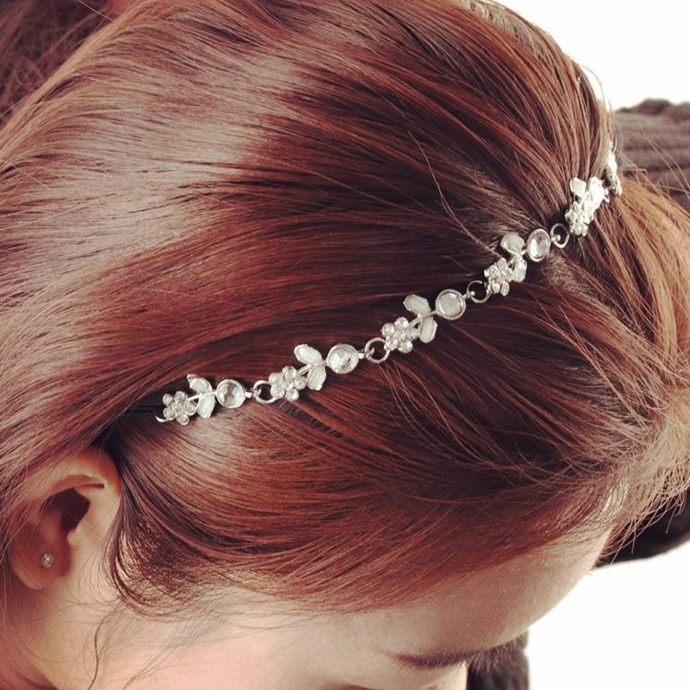 Tiara mit Blattstängel, Metall und silbernen Strasssteinen