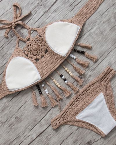 Bikini deux-pièces en joli macramé crocheté, franges à perles de bois
