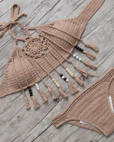 Bikini deux-pièces en joli macramé crocheté, franges à perles de bois