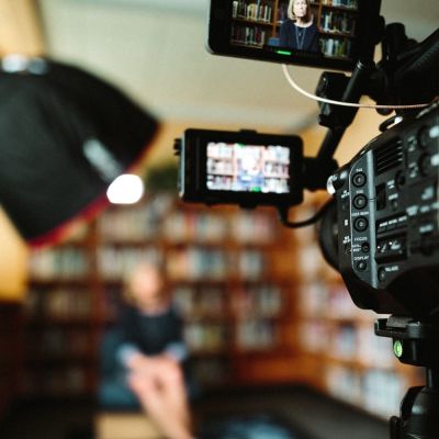 Durchführung von Interviews, Biografien, Porträtfilmen