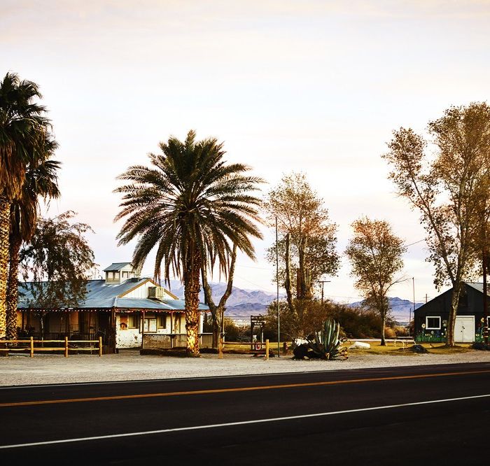 Photographie d&rsquo;art Charlotte Breson: Last stop before Vegas, Shoshone, Nevada