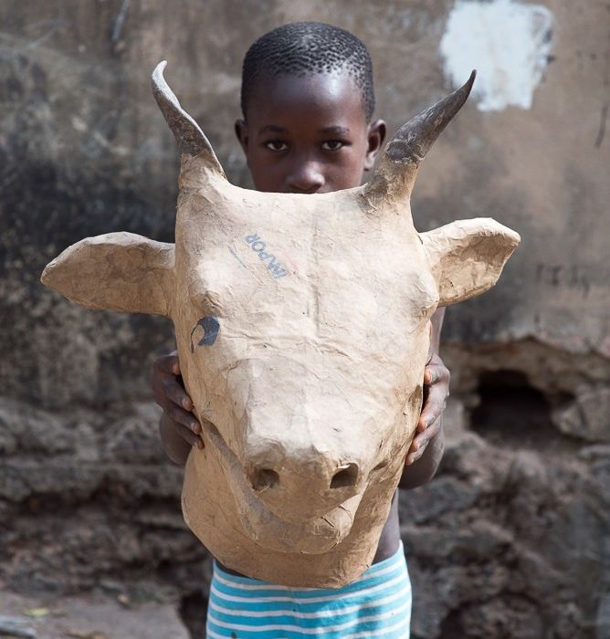 Zurück zum Karneval, „Pappmaché-Hinterhof-Werkstatt“