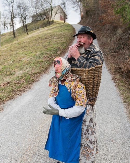 Retour au Carnaval, « Baba Harmonica »
