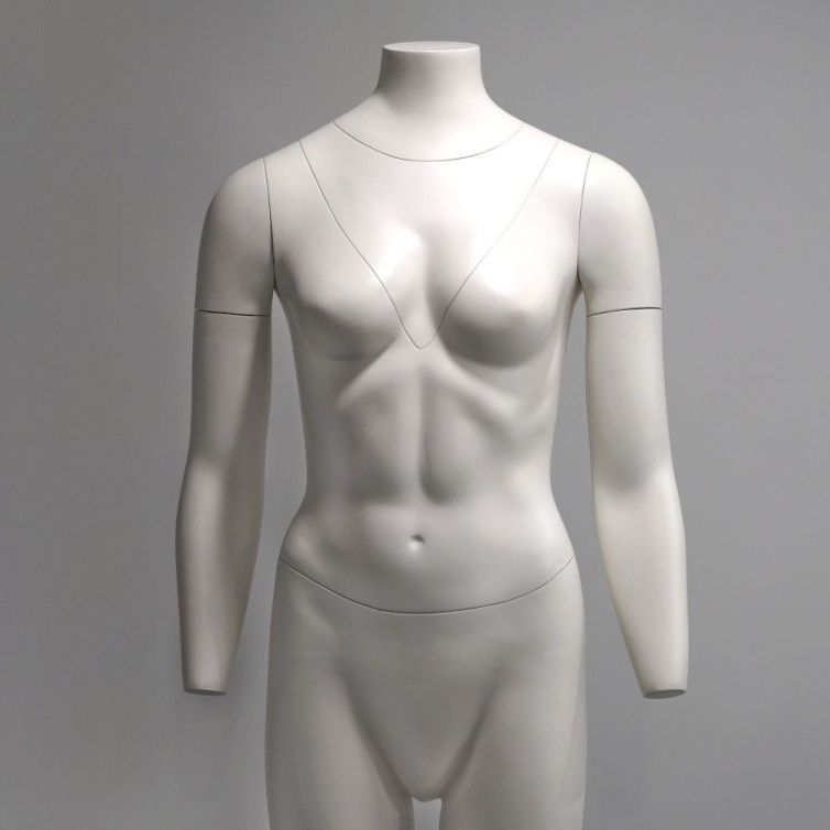 Kleidungsfotografie auf unsichtbarer Geisterpuppe