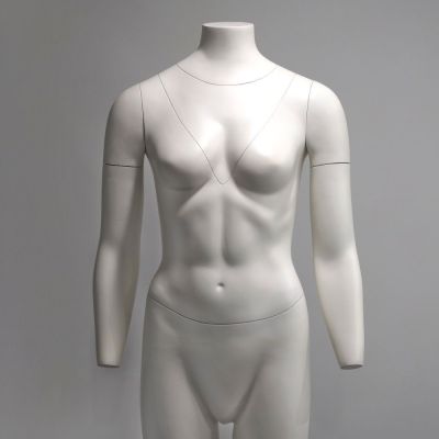 Photographie de vêtements sur mannequin ghost invisible