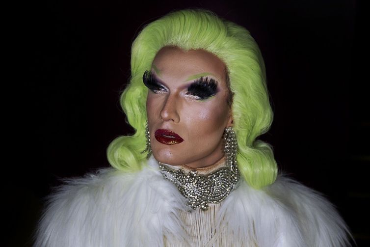 Lip sync for your life – Queen Ava