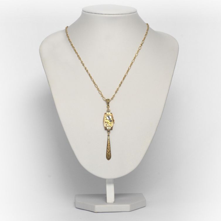 Collier avec mouvement d’ancienne montre suisse