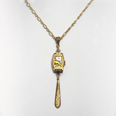 Collier avec mouvement d&rsquo;ancienne montre suisse