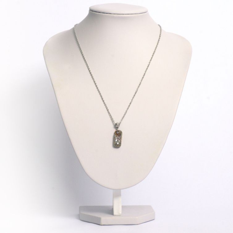 Collier avec mouvement de montre ancienne de la marque suisse Baume & Mercier®