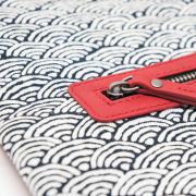 Sac pochette en cuir fin et tissu d'inspiration japonaise