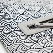 Sac pochette en cuir fin et tissu d'inspiration japonaise