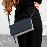Sac pochette en cuir fin et tissu d'inspiration japonaise