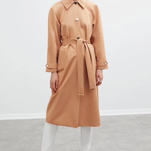 Manteau trench en coton beige terre ocre – Double croisé – Ceinture métal doré