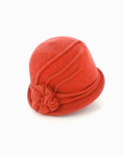 Chapeau de laine tricotée feutrée orange mandarine avec fleur