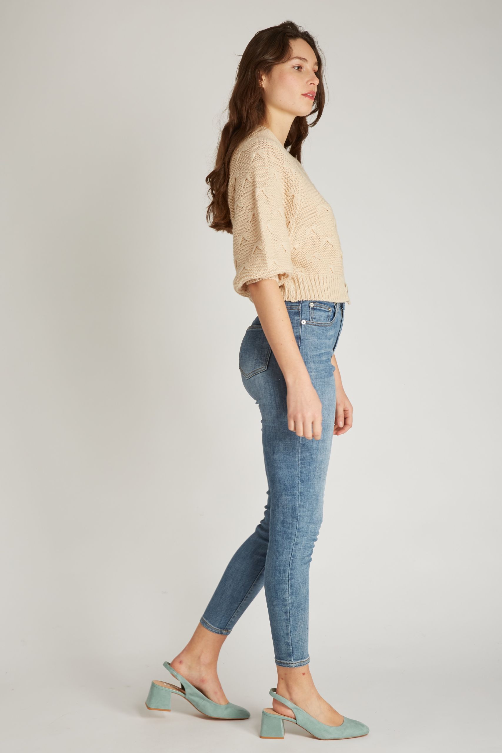 Jaquette pull en maille brossée beige écru à motif papillon