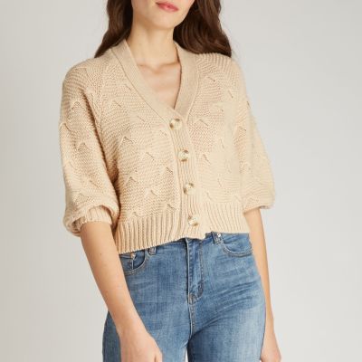 Jaquette pull en maille brossée beige écru à motif papillon