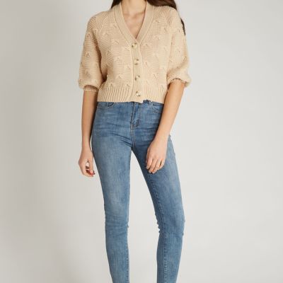 Jaquette pull en maille brossée beige écru à motif papillon