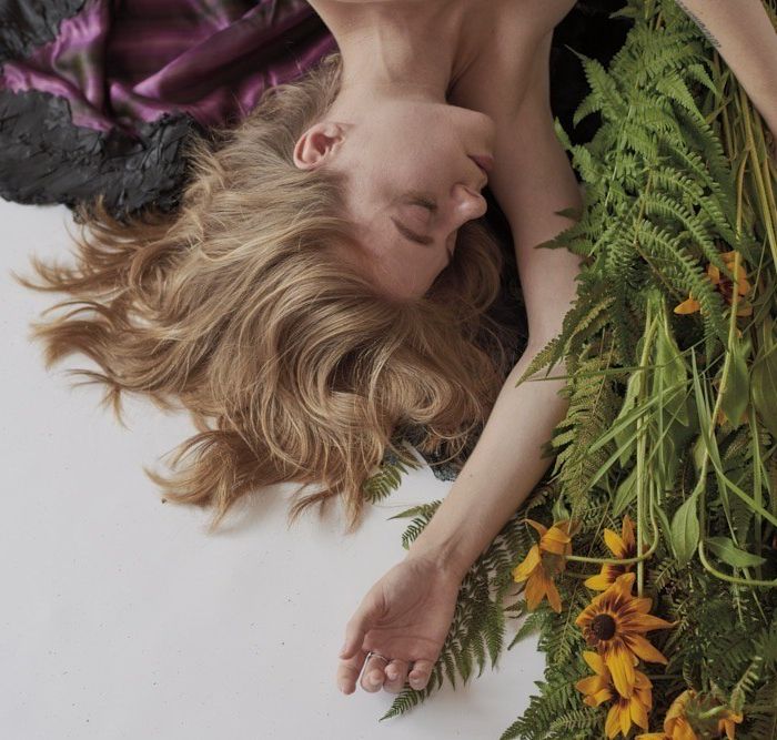 Ich mag keine Blumen! Die Ruhe des Engels. Kunstfotografie