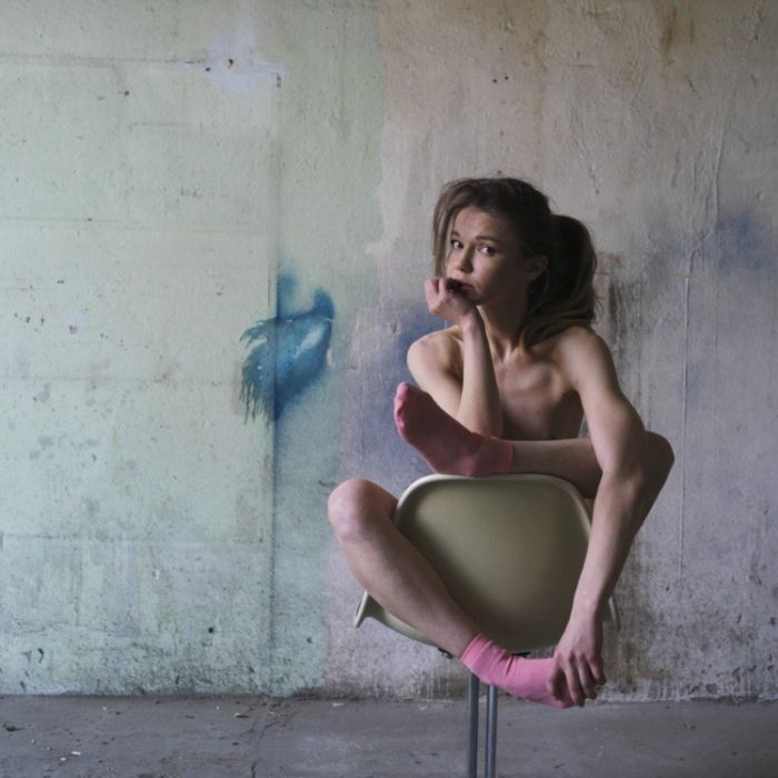 Die V. Die Wirkung von rosa Socken. Kunstfotografie.