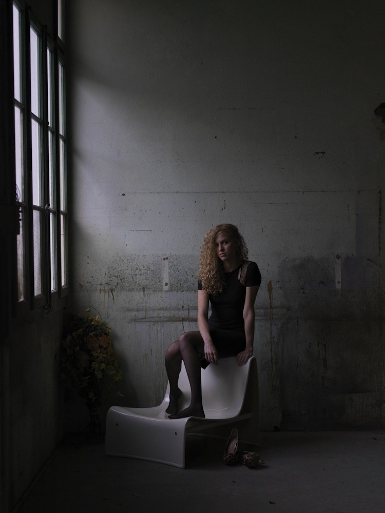 Kunstfotografie: DeadFlowers III Die Langeweile eines regnerischen Tages.