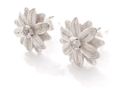 Boucle d’oreilles fleur de marguerite en filigrane d’argent