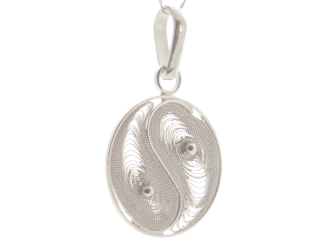 Pendentif Yin Yang en filigrane  fil d’argent avec chaîne en argent