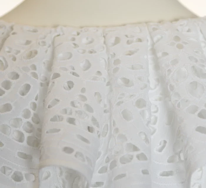 Ensemble sur-mesure en broderie anglaise