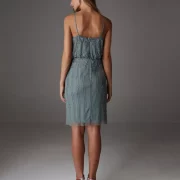 Robe rebrodée de perles et sequins, légère avec sa longueur midi