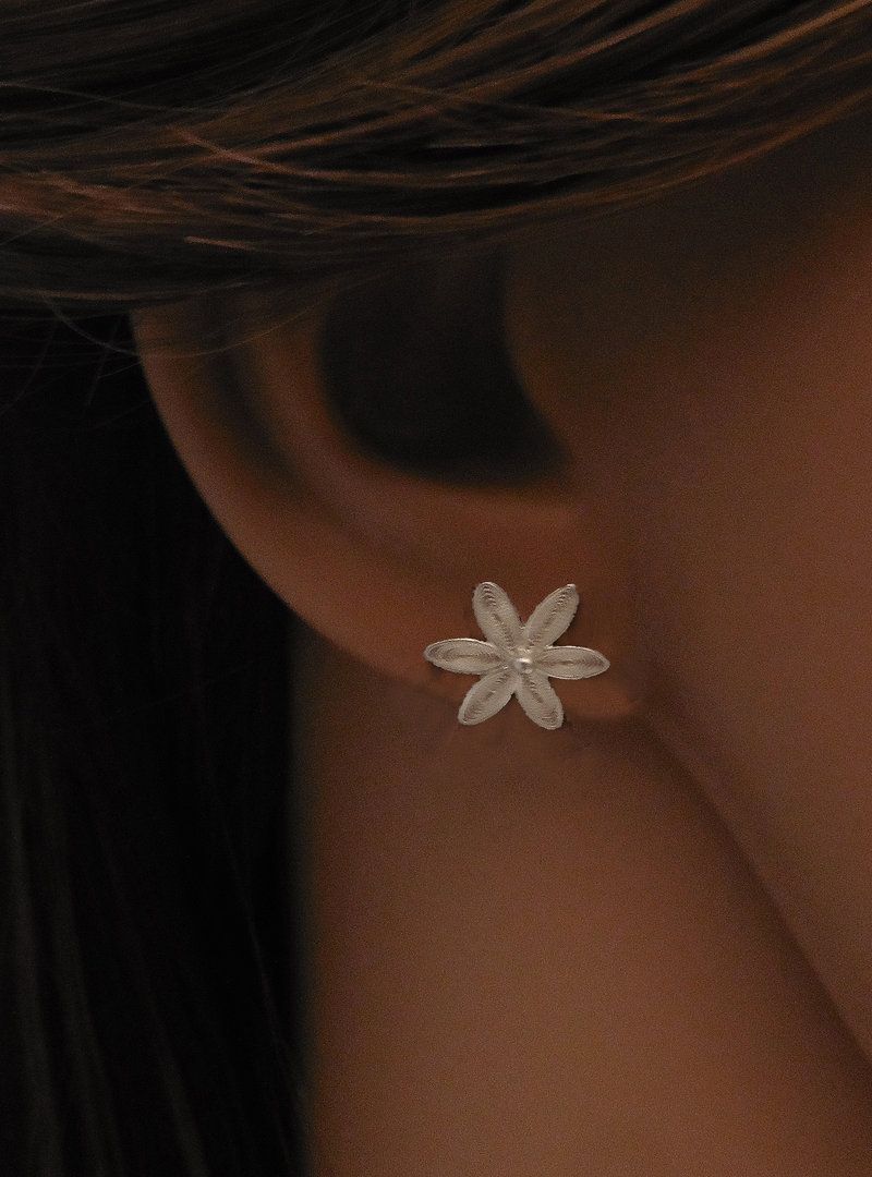Boucle d&rsquo;oreilles fleur de jasmin en filigrane d&rsquo;argent