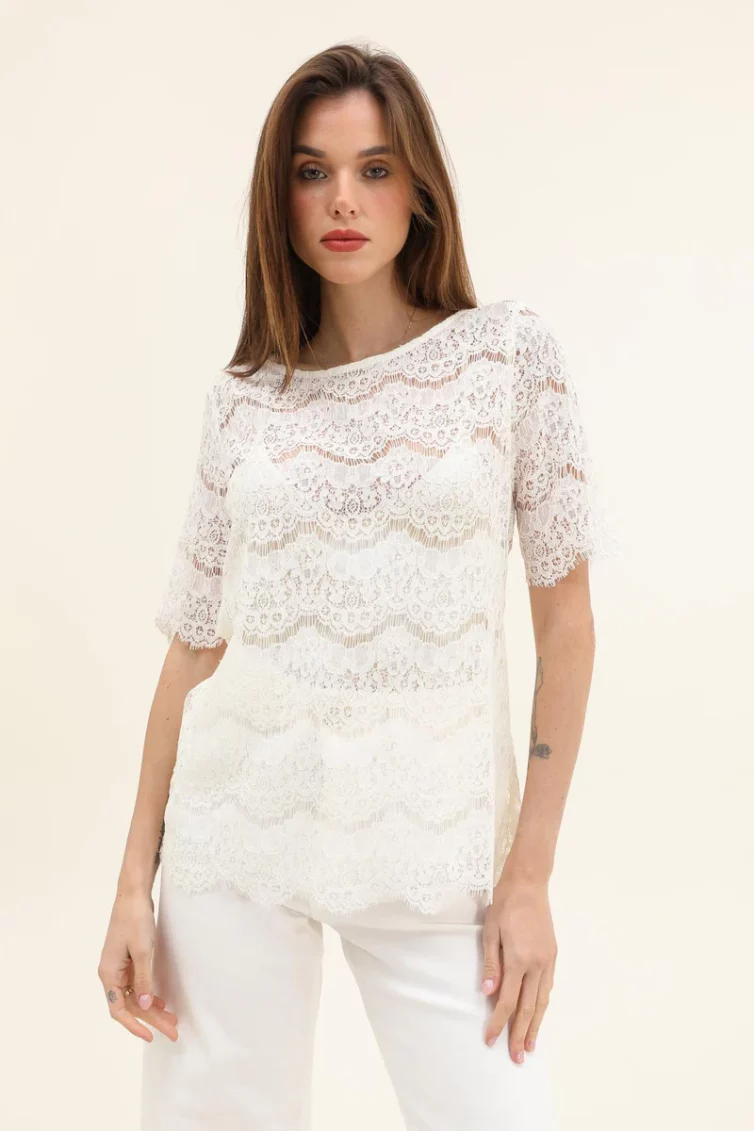 Haut en dentelle blanc cassé élégant et raffiné