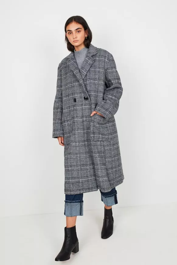 Long oversized coat with checks with Prince of Wales pattern - Image 4