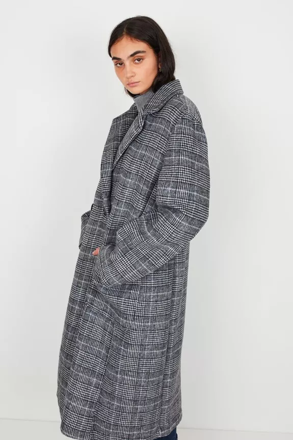 Long oversized coat with checks with Prince of Wales pattern