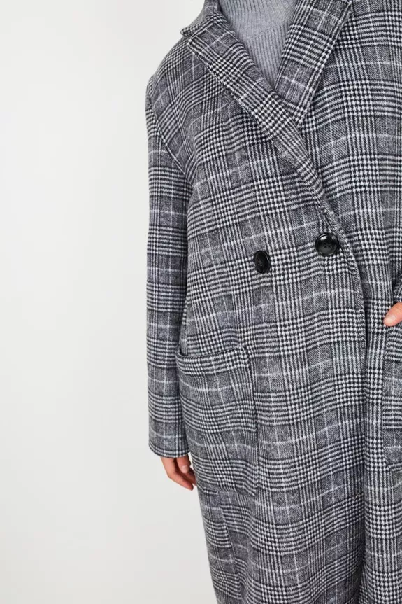 Long oversized coat with checks with Prince of Wales pattern - Image 3