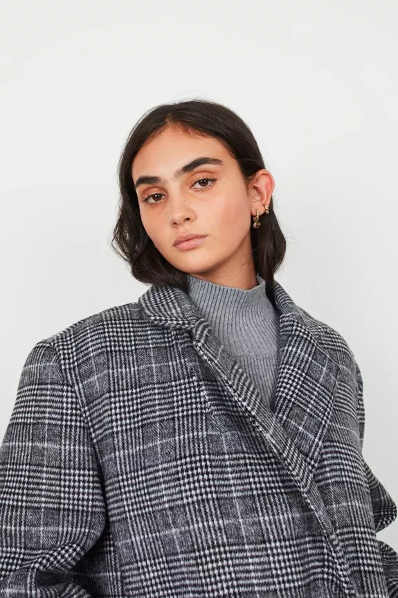 Long oversized coat with checks with Prince of Wales pattern - Image 2
