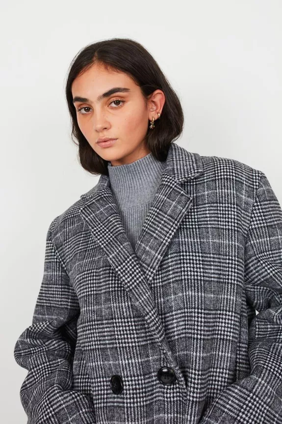 Long oversized coat with checks with Prince of Wales pattern - Image 6