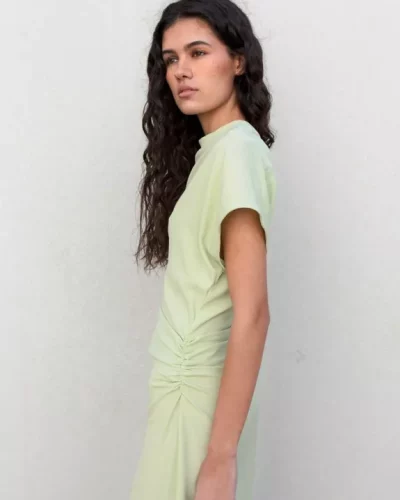 Robe longue drapée menthe pastel  encolure haute dos en V et fente élégante