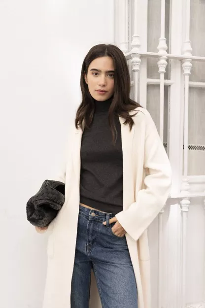 Straight-cut cream knit long coat with lapel collar and patch pockets