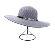 Damen-Sommerhut in glänzendem Lurex-Grau mit Perlen
