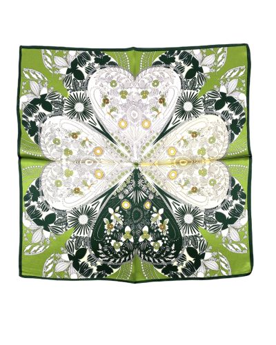 Grünes Seiden-Quadrat-Schal-Herz mit Blumenmuster im Kleeherz